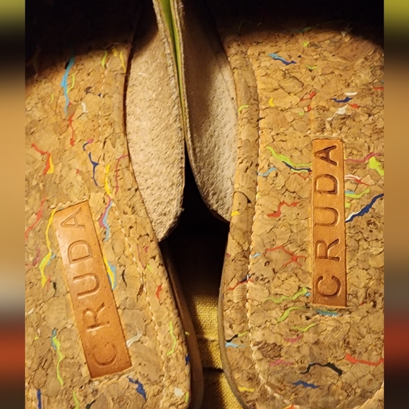 CRUDA FLATS - Picture 2 of 9